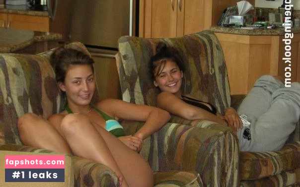 Nina Dobrev gallery photo #2519