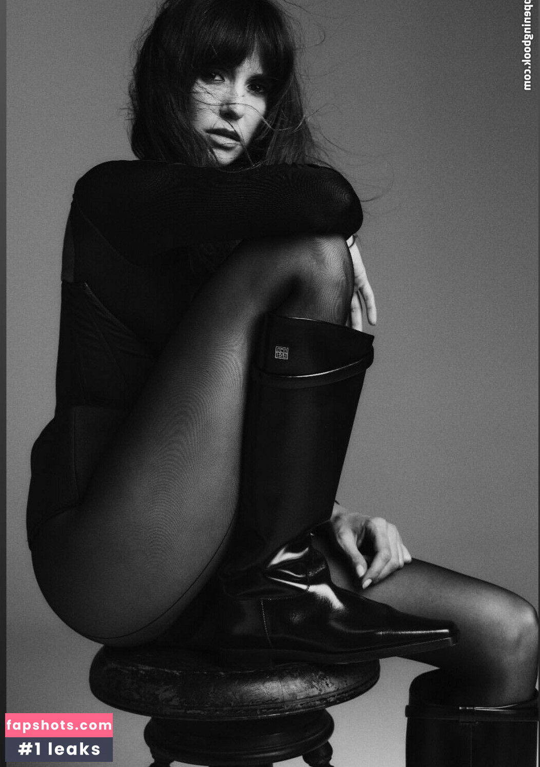 Nina Dobrev gallery photo #430