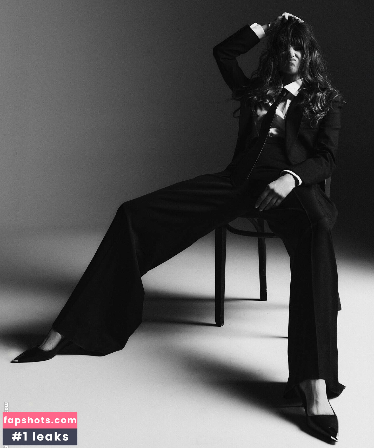 Nina Dobrev gallery photo #432