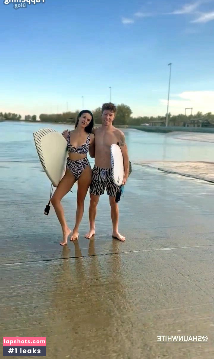 Nina Dobrev gallery photo #570