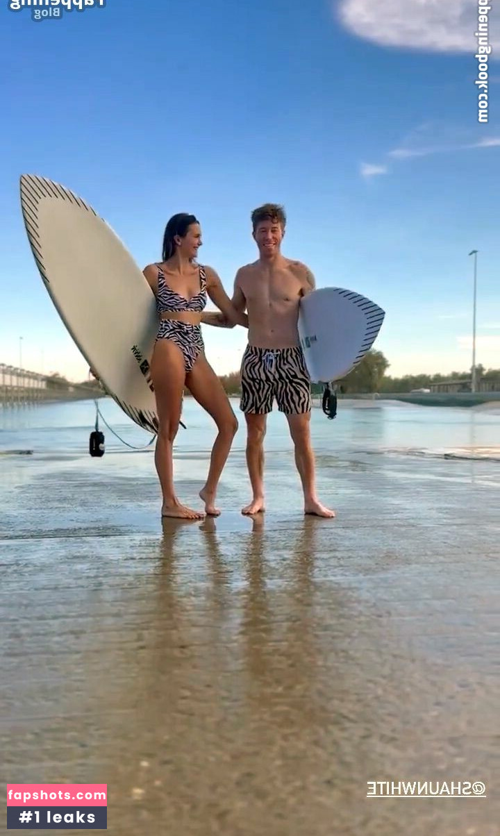 Nina Dobrev gallery photo #571