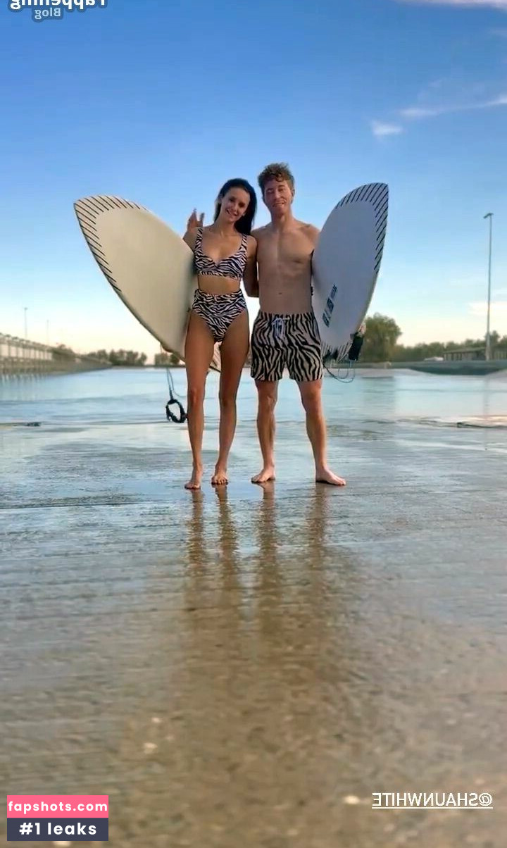 Nina Dobrev gallery photo #572