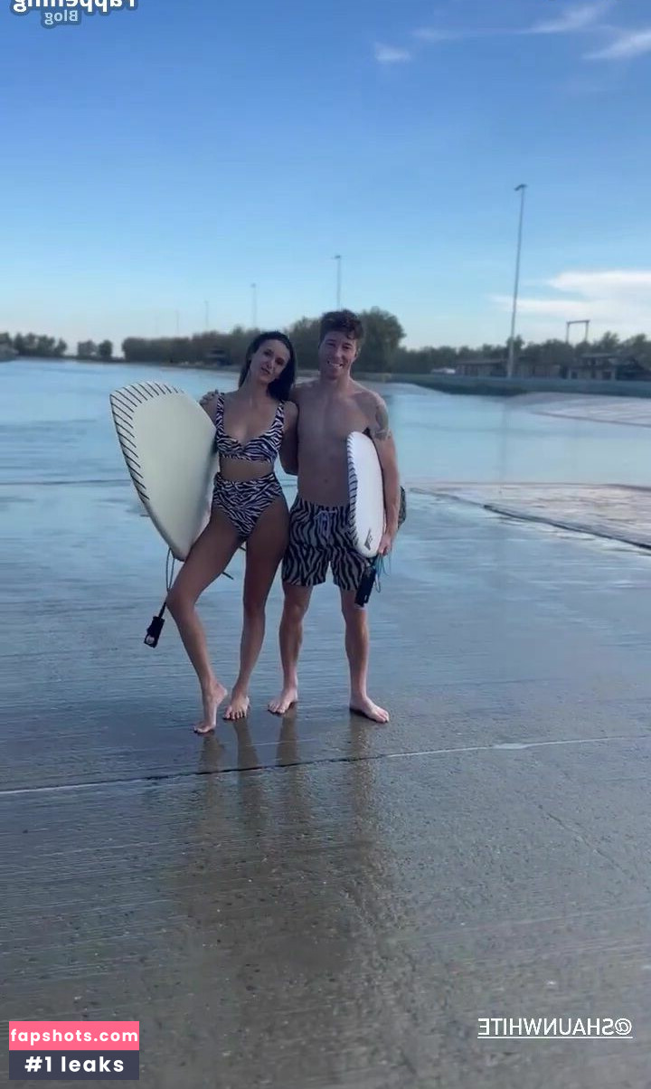 Nina Dobrev gallery photo #573