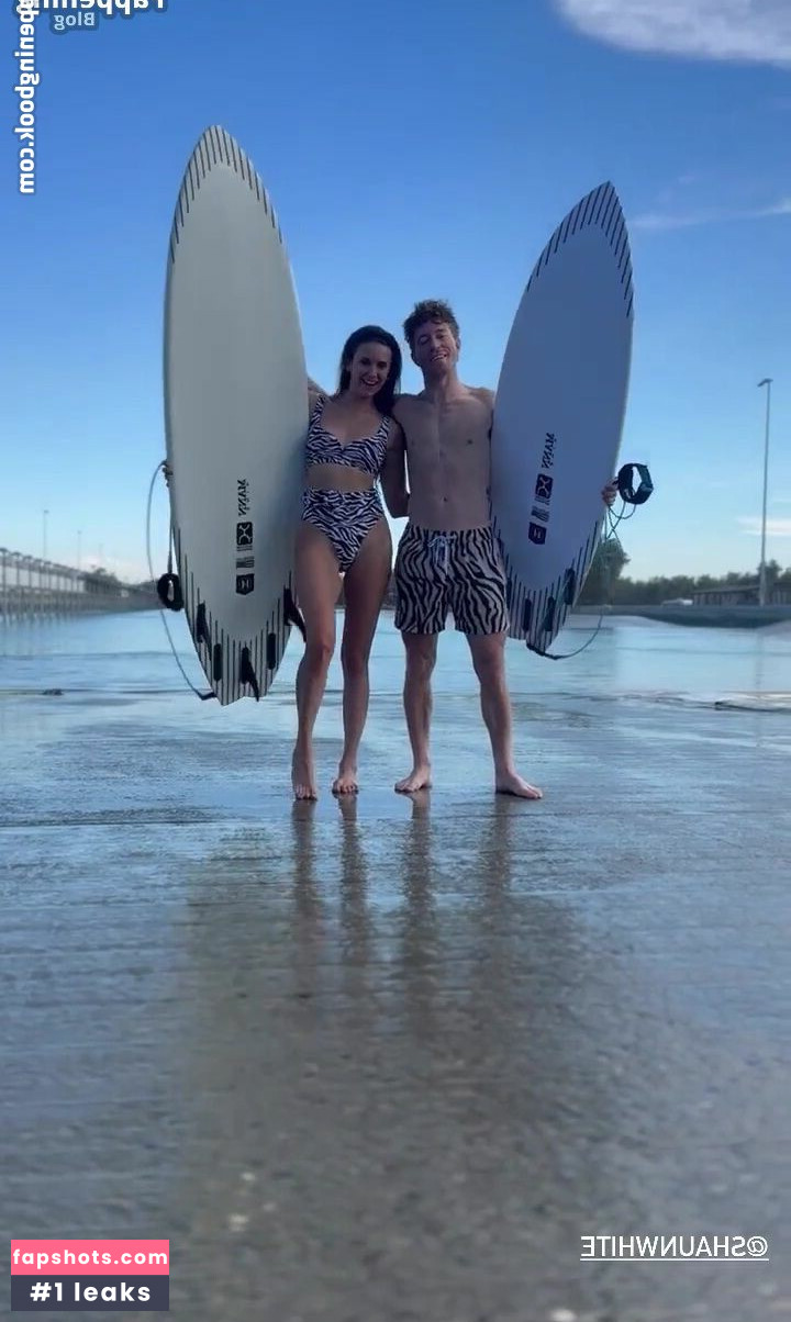 Nina Dobrev gallery photo #574