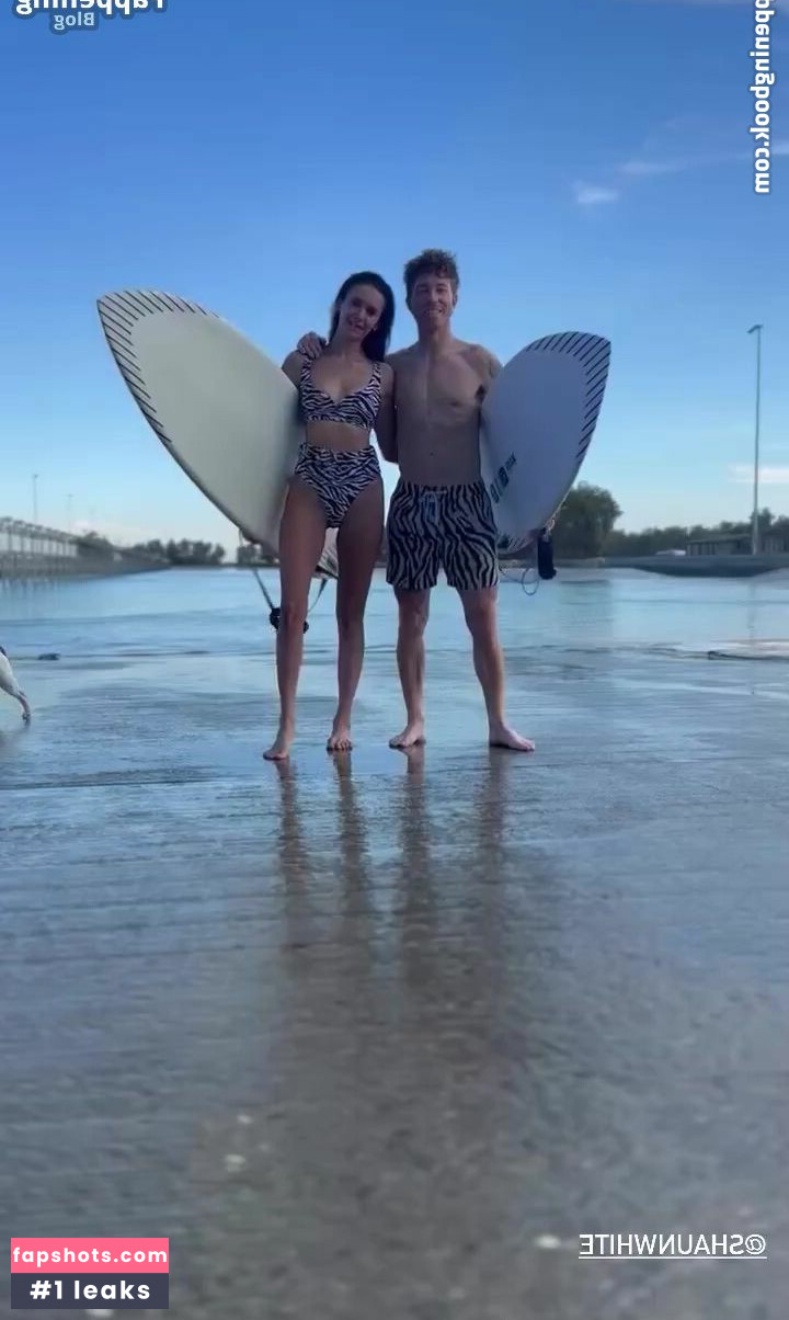 Nina Dobrev gallery photo #575