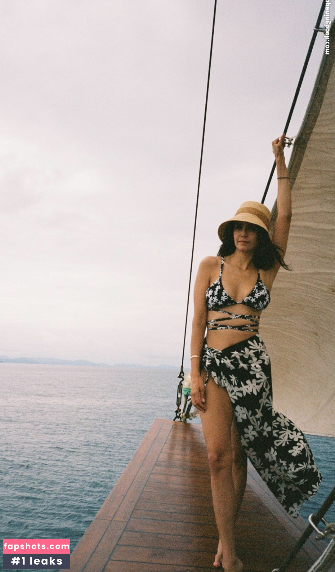 Nina Dobrev gallery photo #915