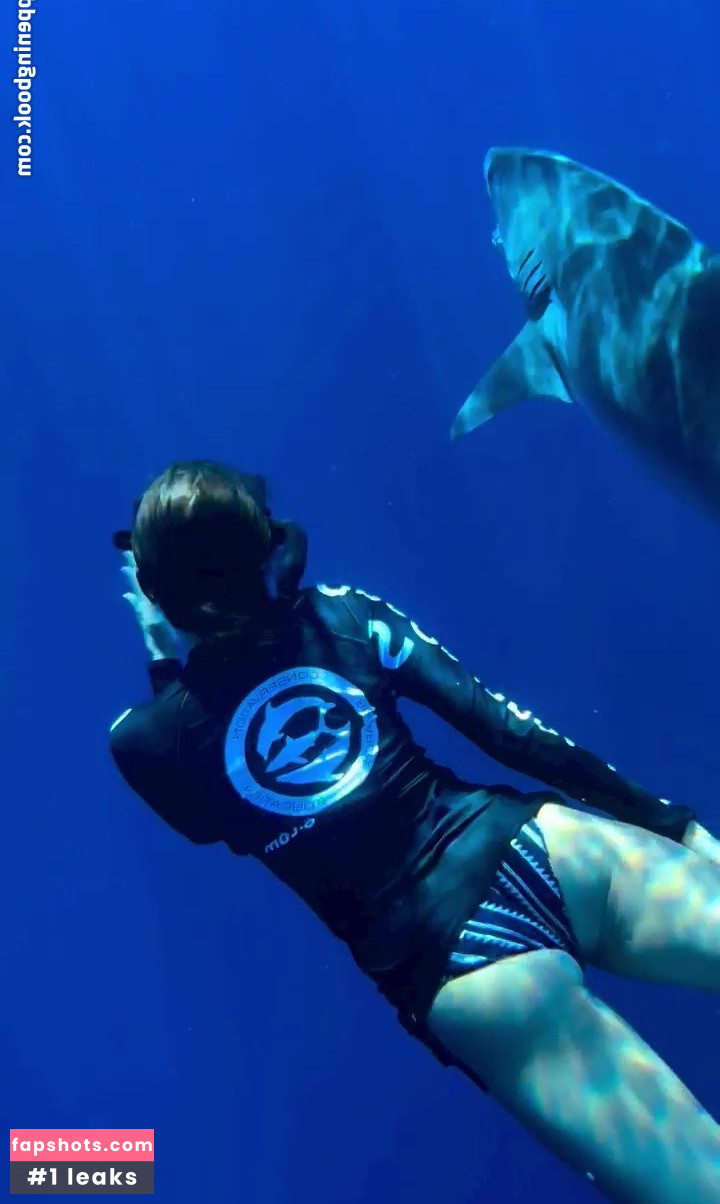 Nina Dobrev gallery photo #959