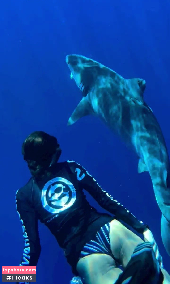 Nina Dobrev gallery photo #960