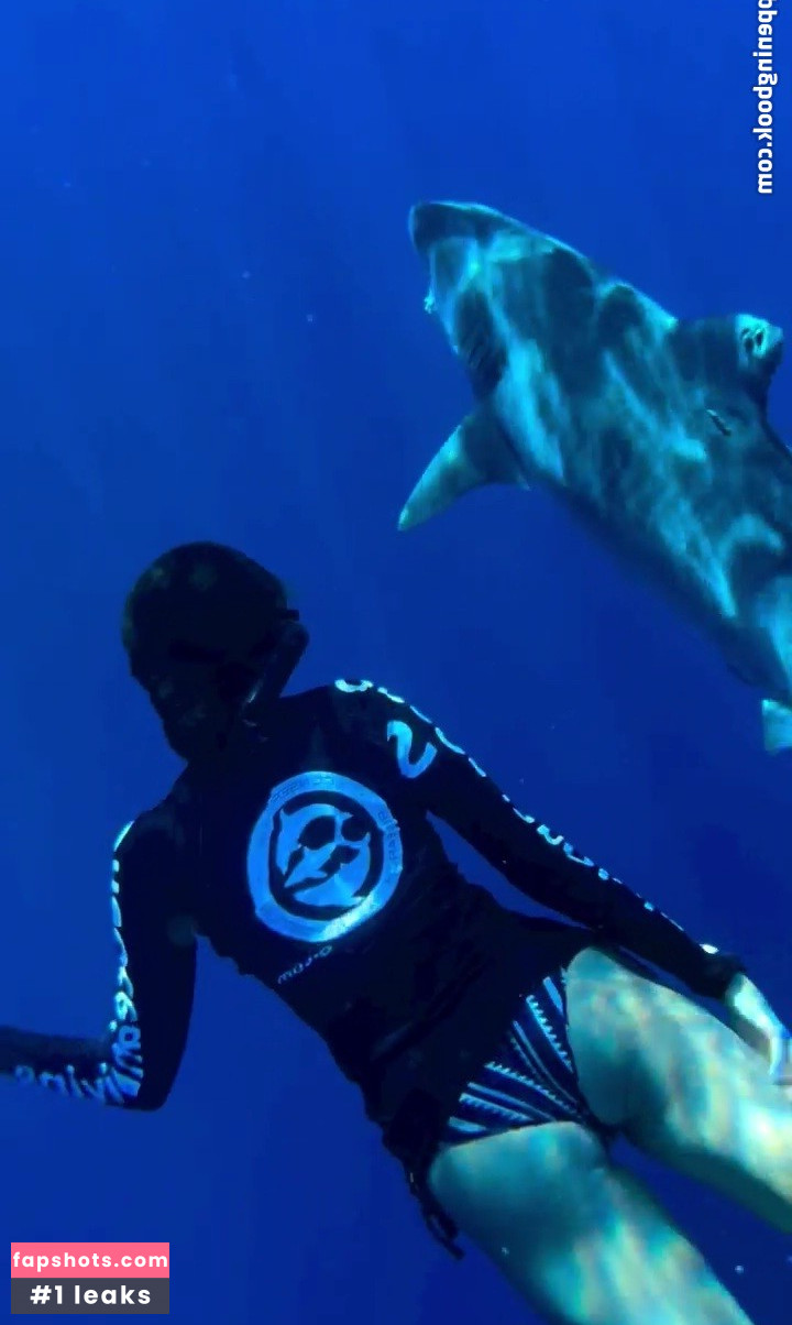 Nina Dobrev gallery photo #967