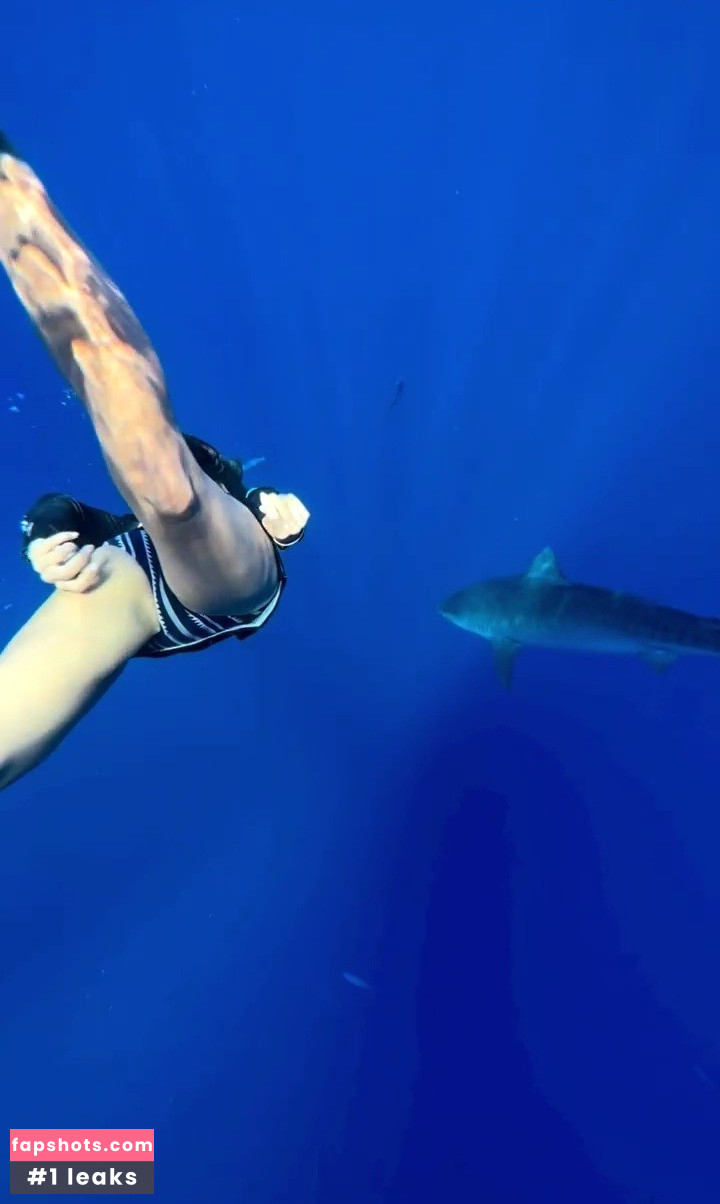 Nina Dobrev gallery photo #971