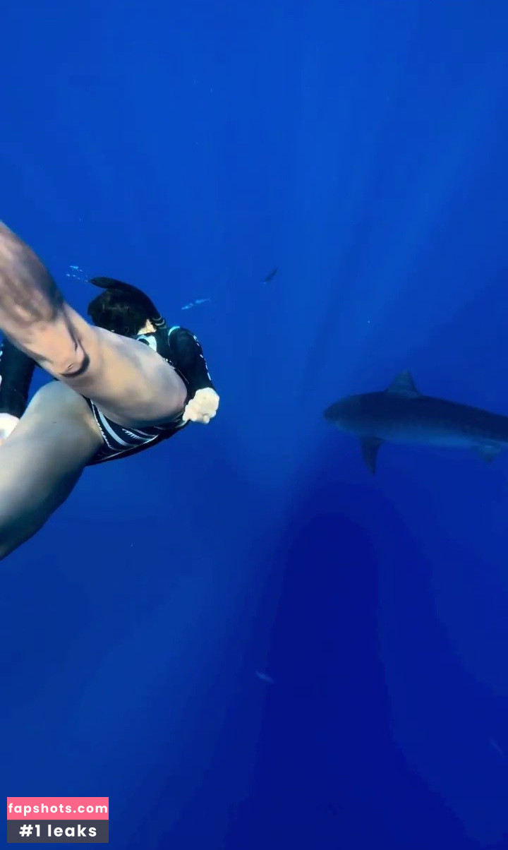 Nina Dobrev gallery photo #978