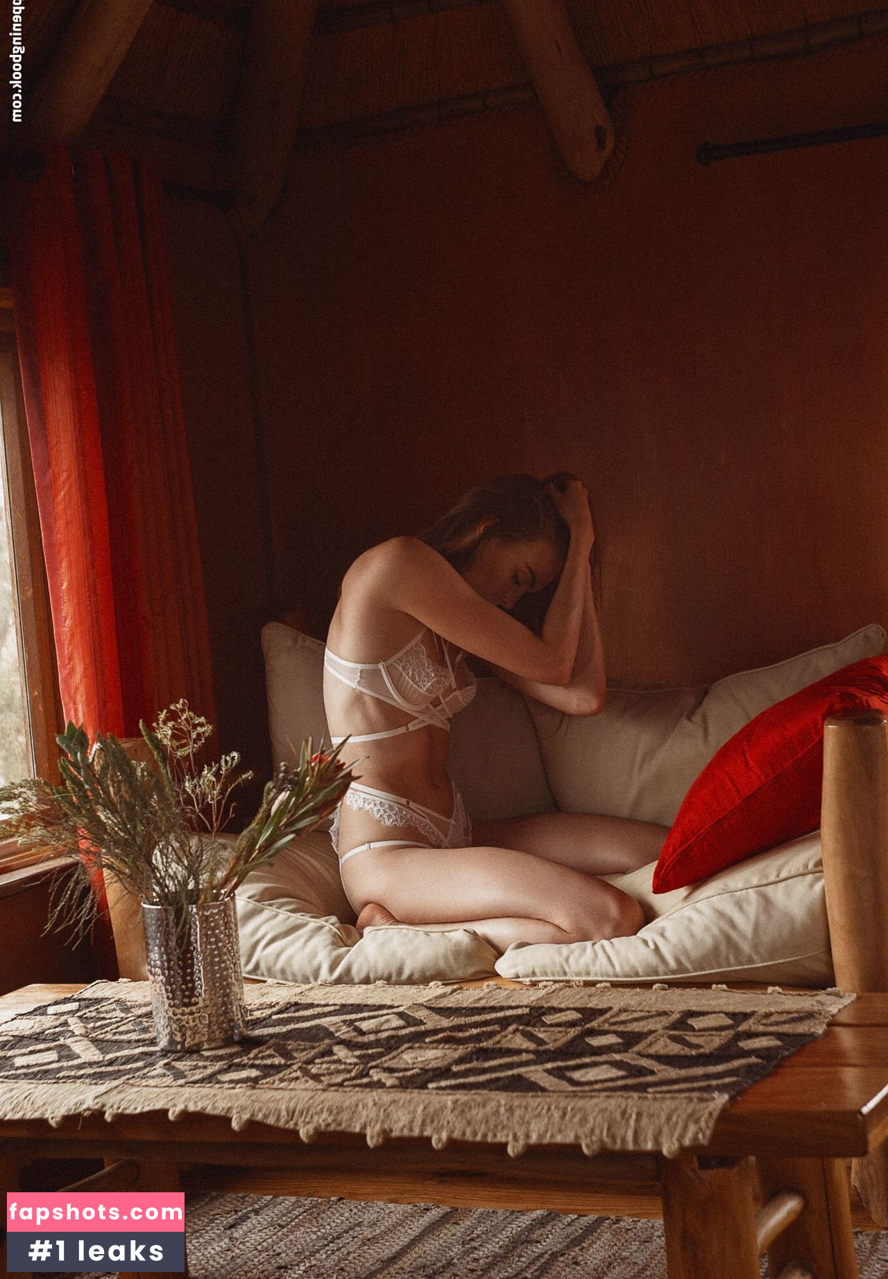 Nina Emilia gallery photo #13