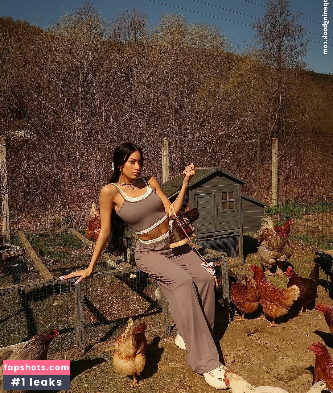 Nina Janova gallery photo #36