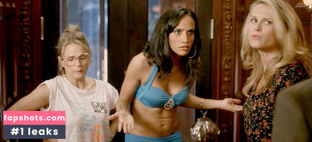 Nina Lisandrello gallery photo #2