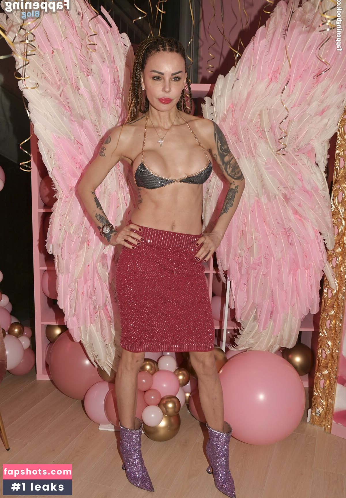 Nina Moric gallery photo #4