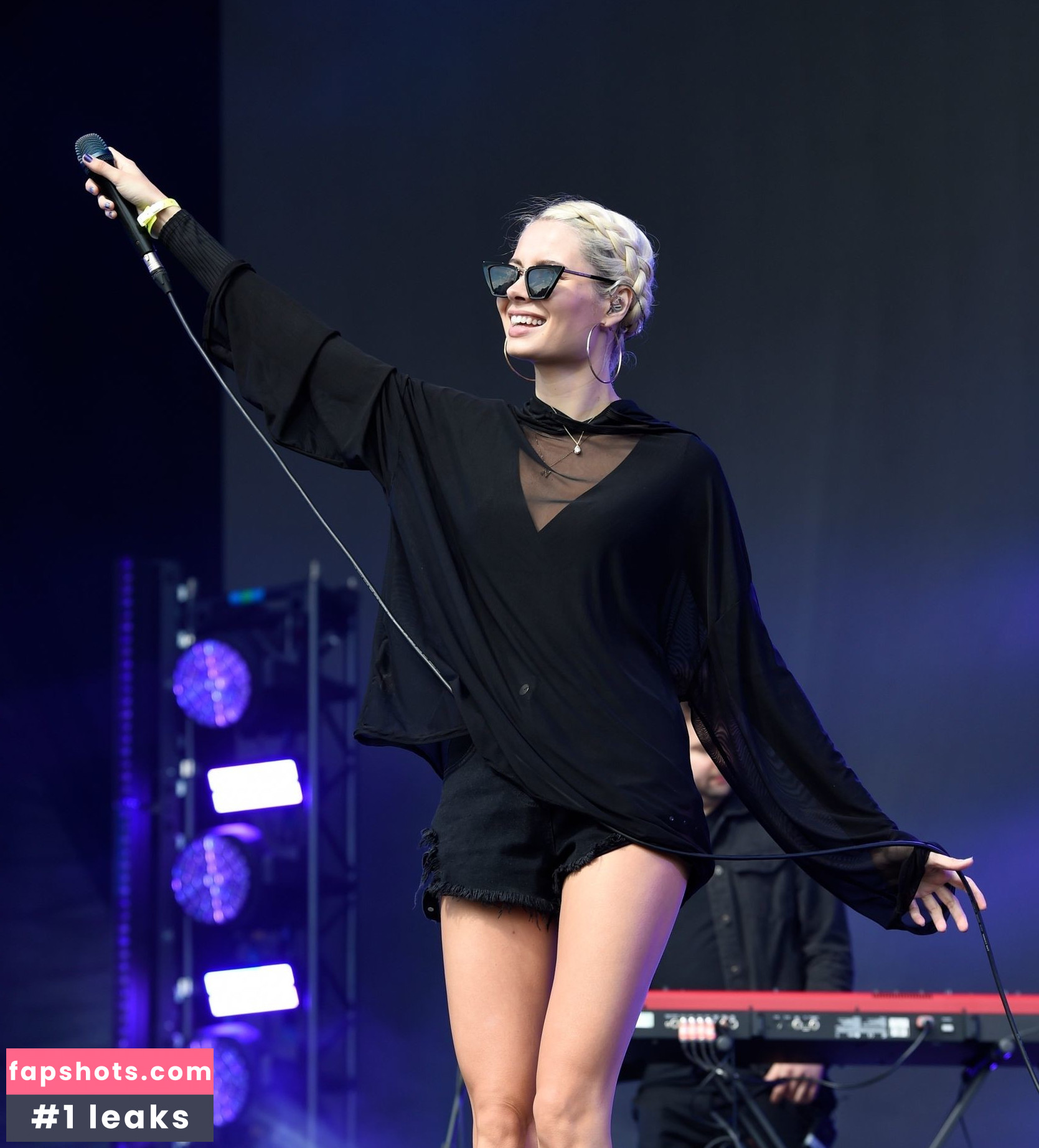 Nina Nesbitt gallery photo #13