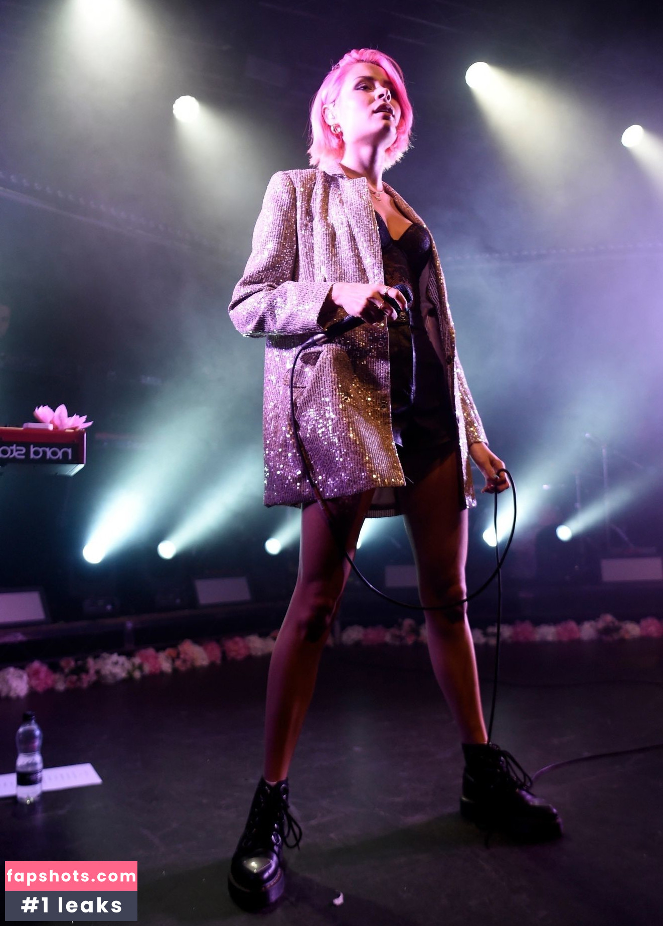 Nina Nesbitt gallery photo #18