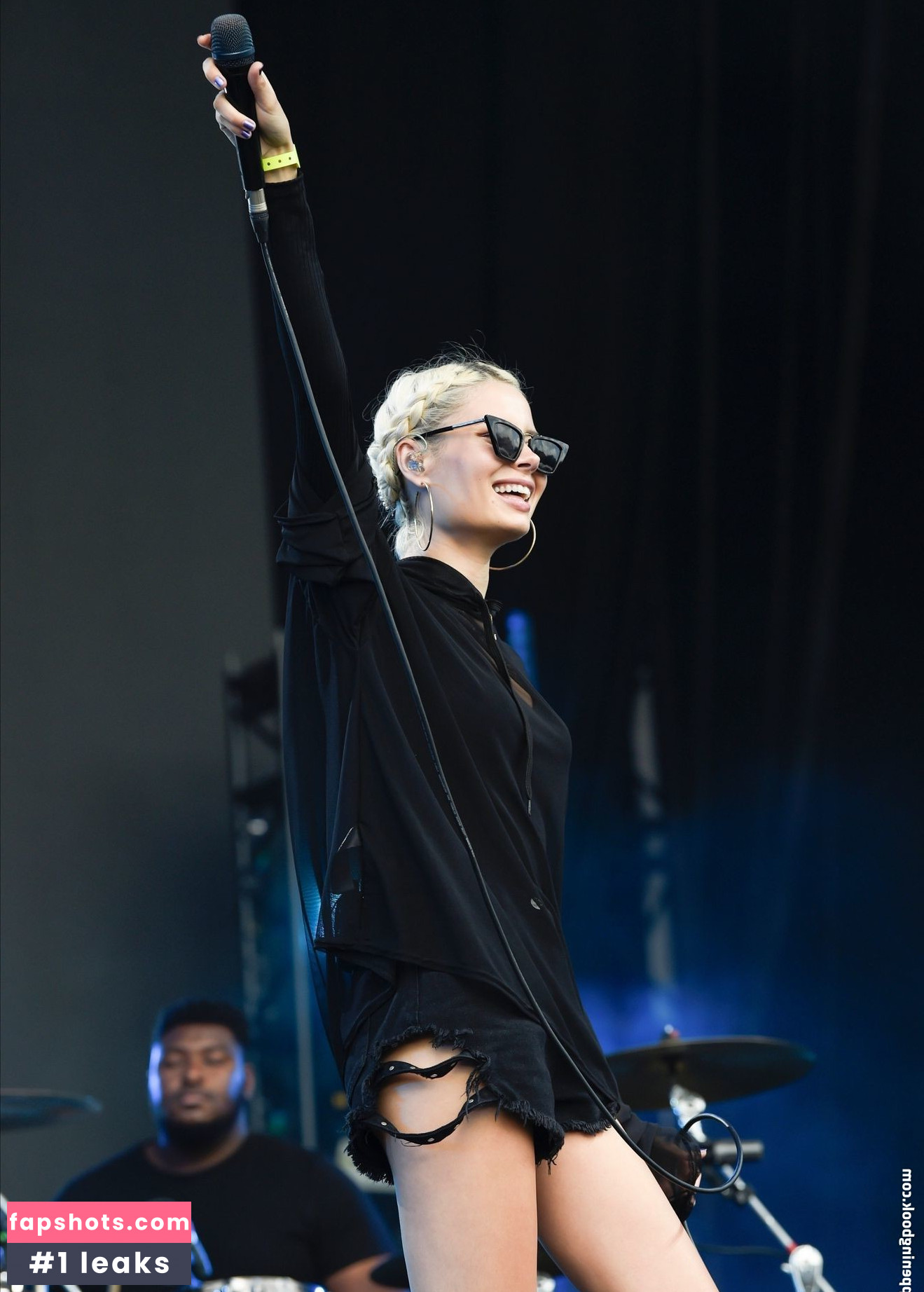 Nina Nesbitt gallery photo #8