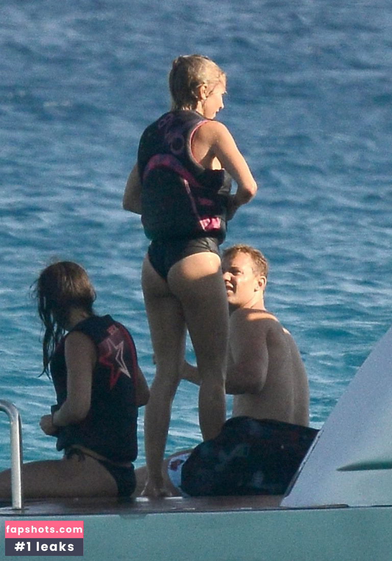 Nina Neuer Nude Leaks OnlyFans Photos #5 - LeakJerk