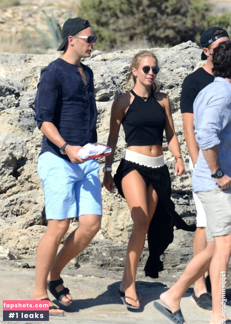 Nina Neuer nude babe gallery