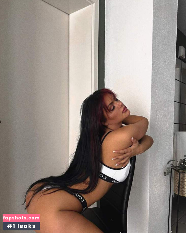 Nina Siegert gallery photo #10