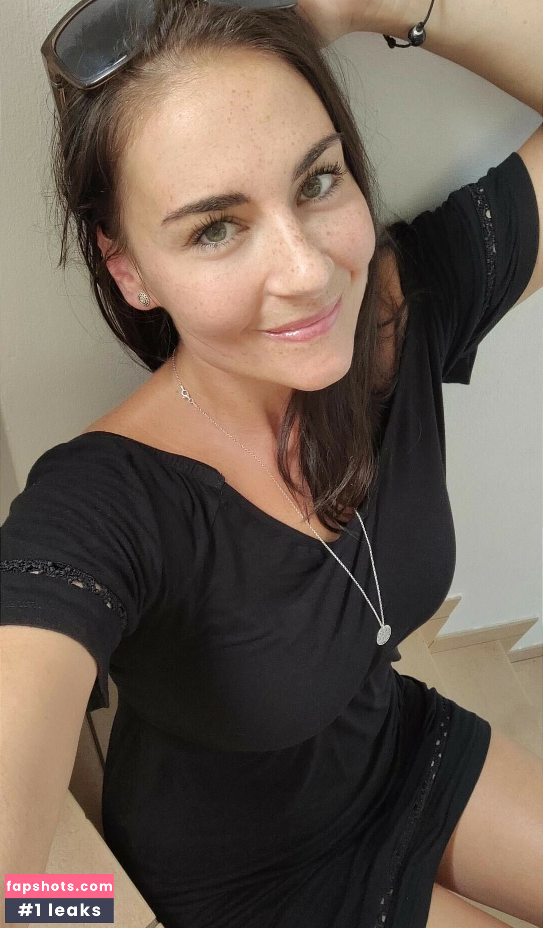 Nina Sita gallery photo #4