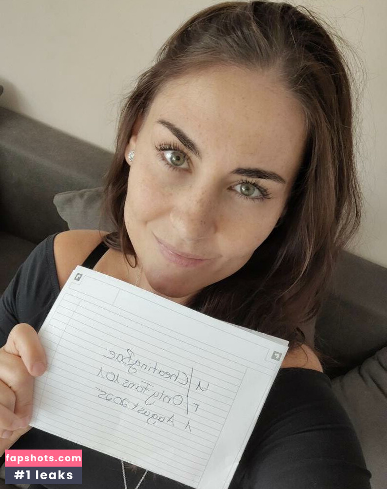 Nina Sita gallery photo #9