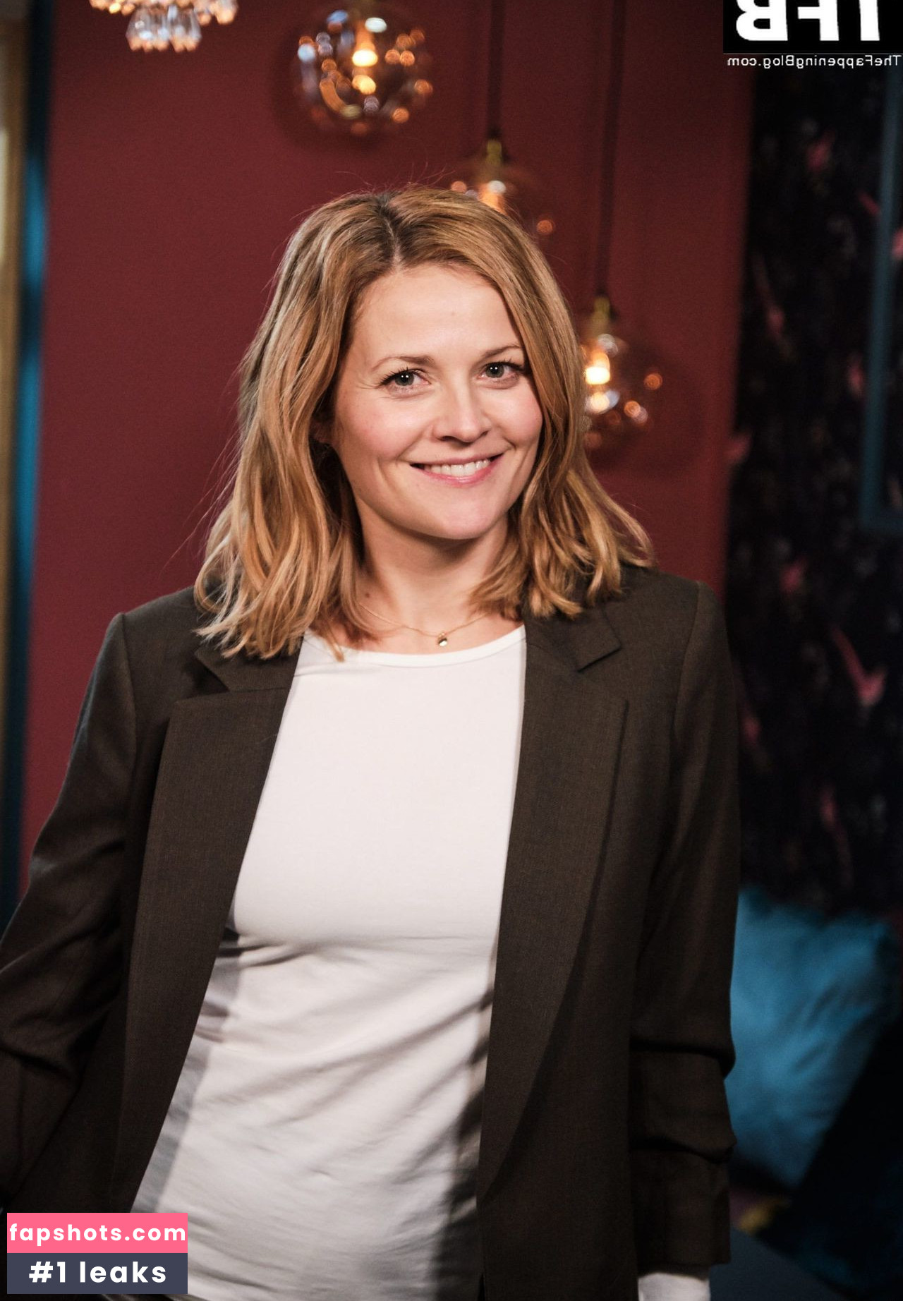 Nina Weisz gallery photo #2