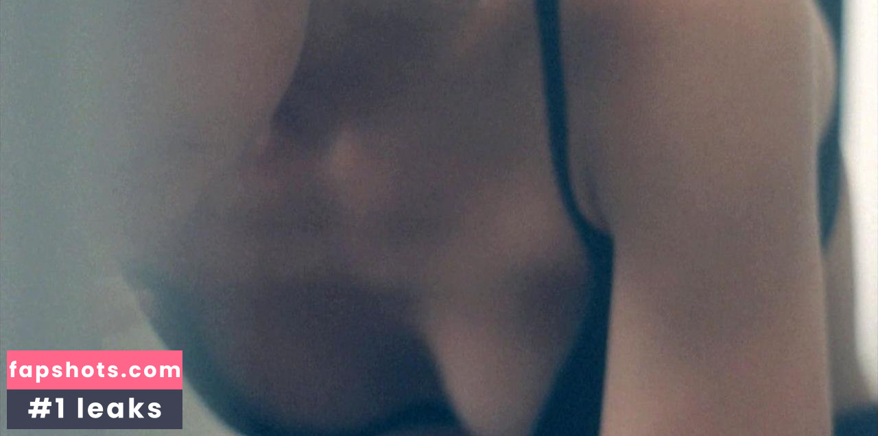 Nina Zanjani gallery photo #5