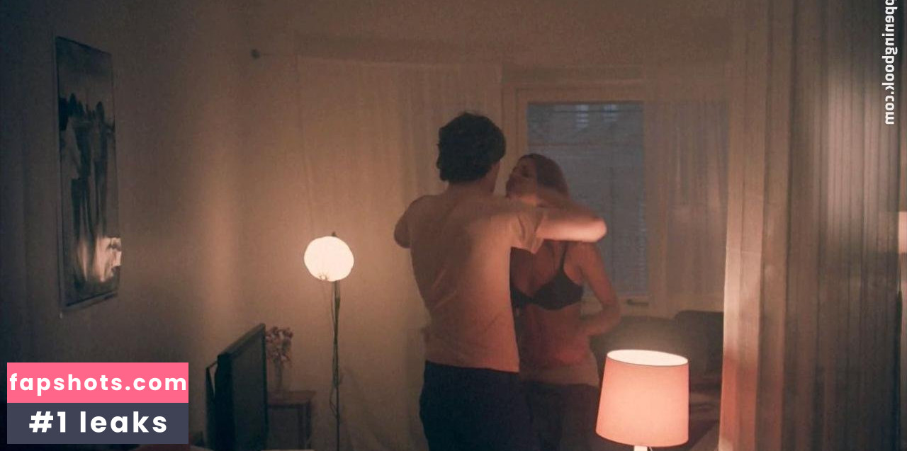 Nina Zanjani gallery photo #7