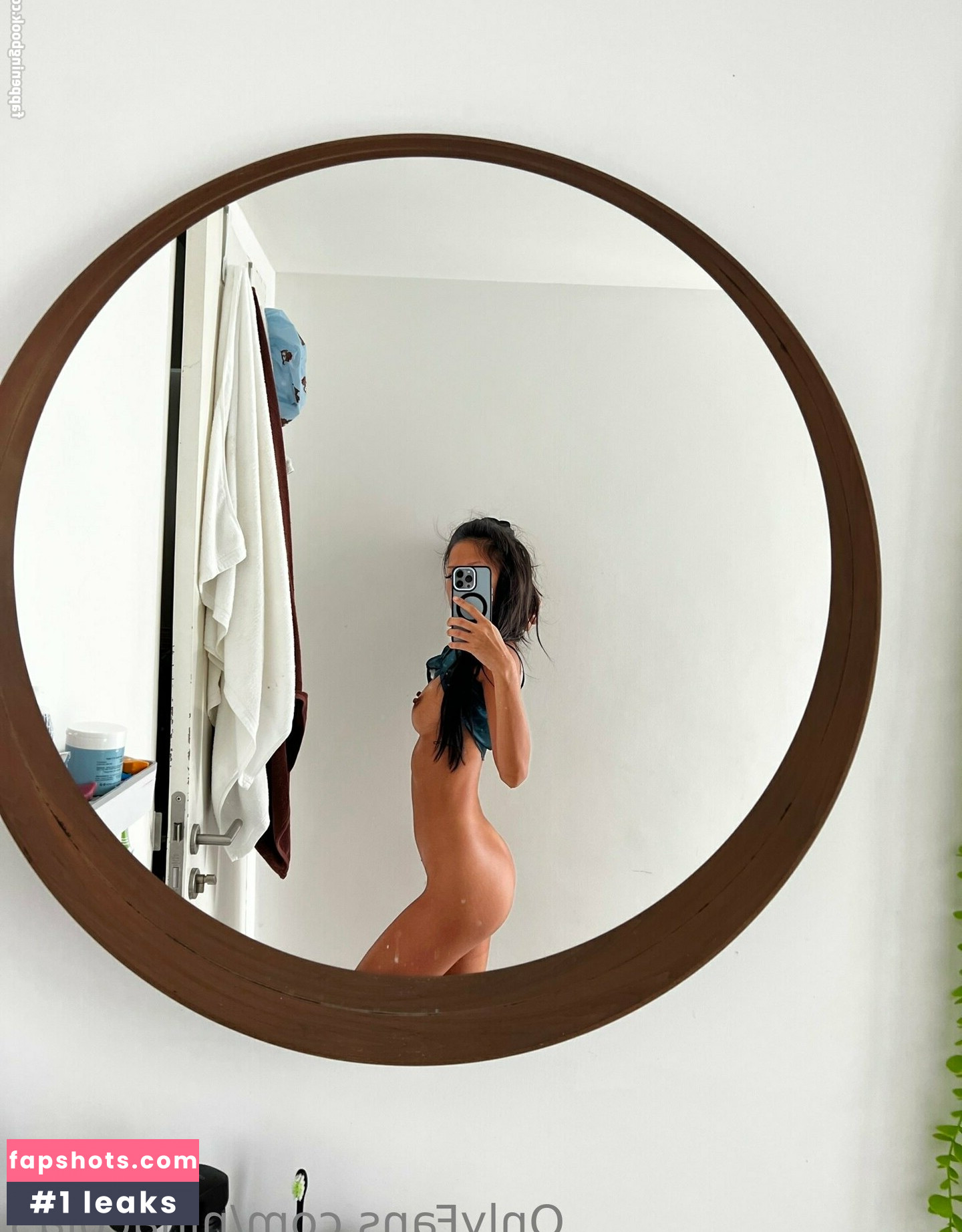 Ninacola gallery photo #226