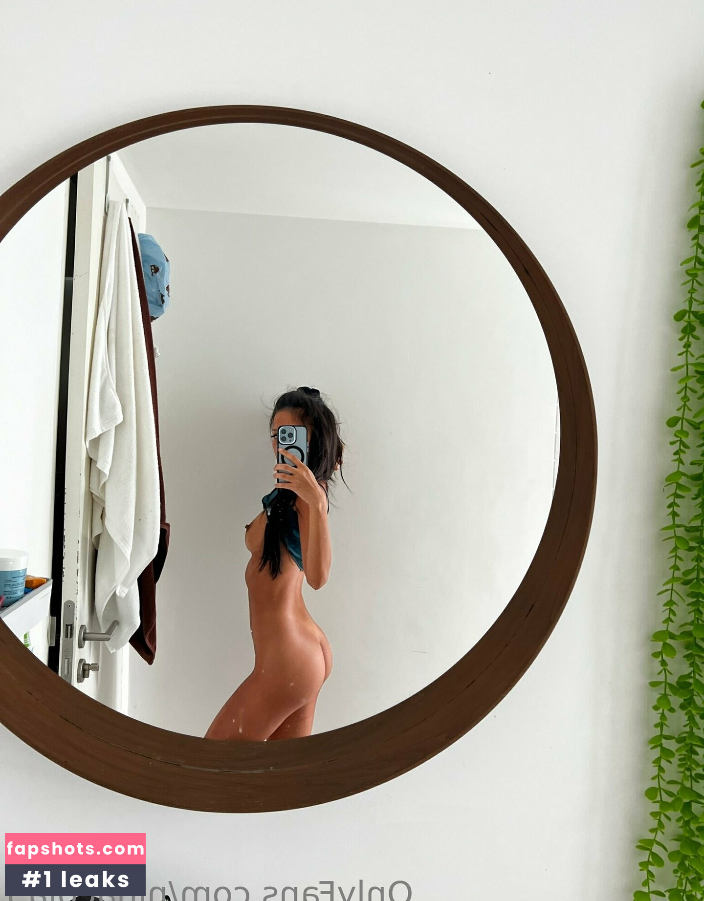 Ninacola gallery photo #227