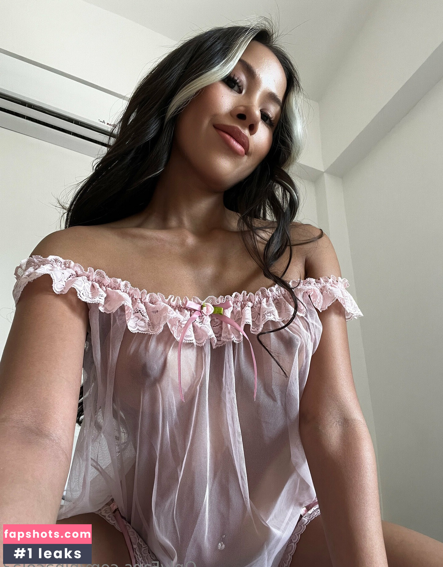 Ninacola gallery photo #27