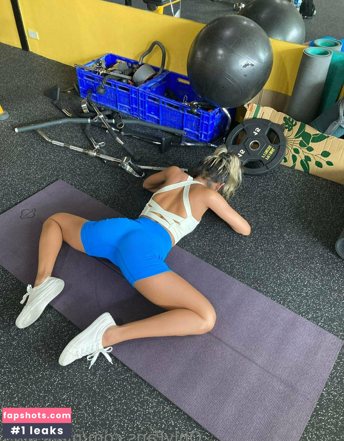 Ninacola gallery photo #366