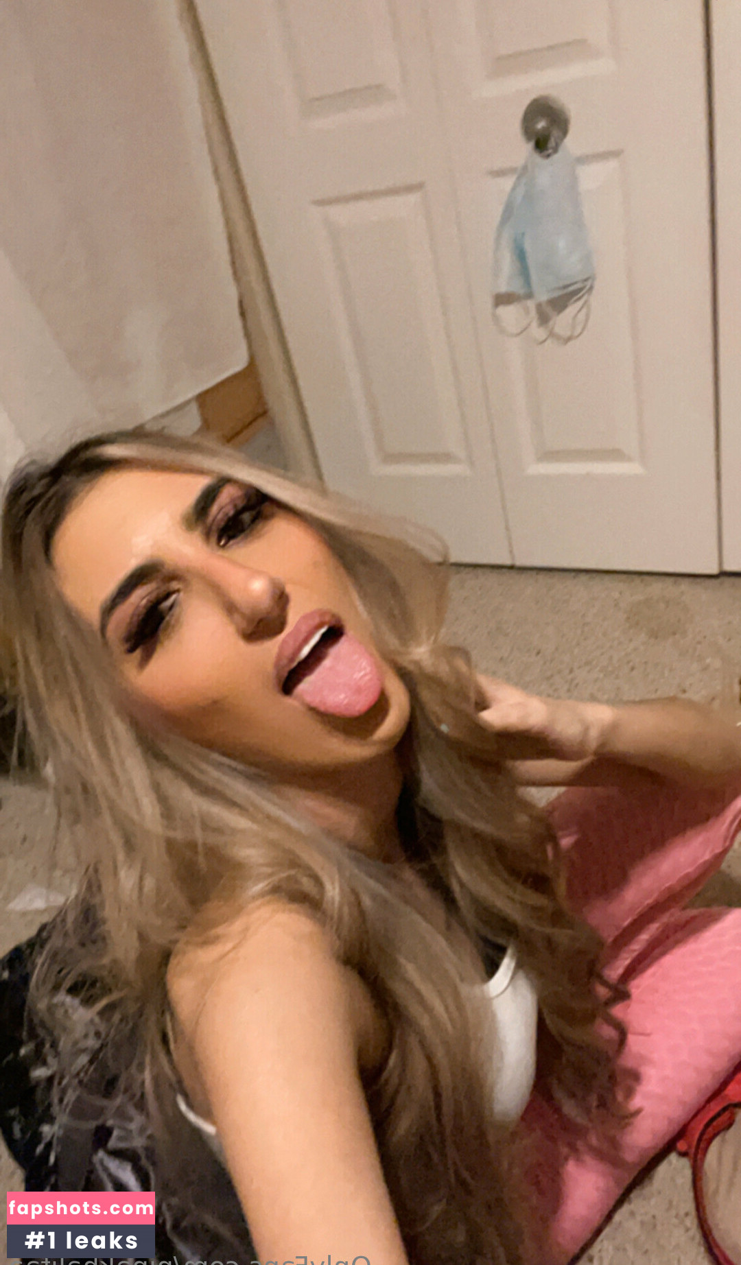 ninakhalifaa gallery photo #5