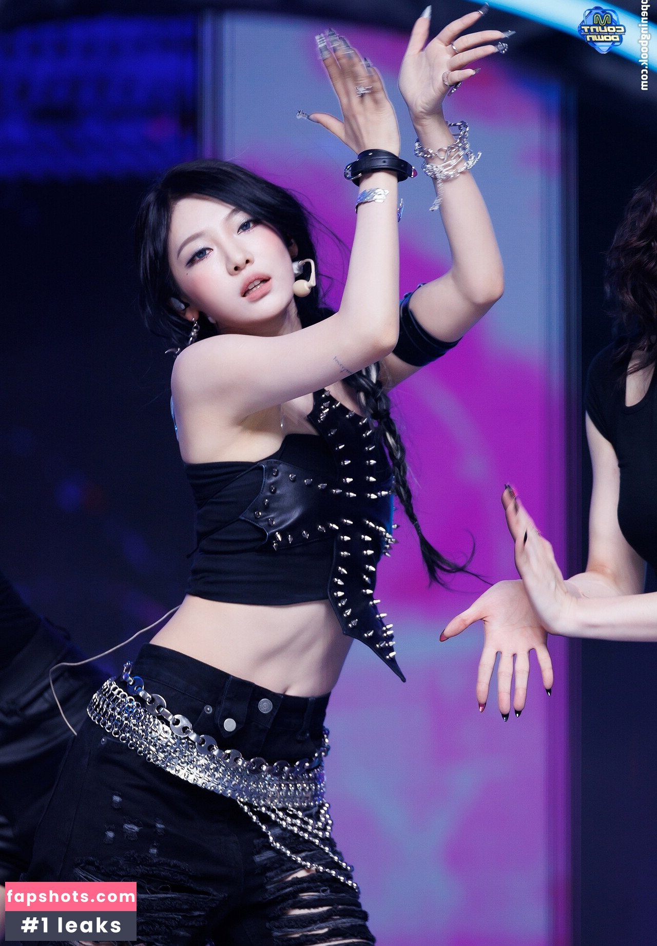 Ningning (æspa gallery photo #284