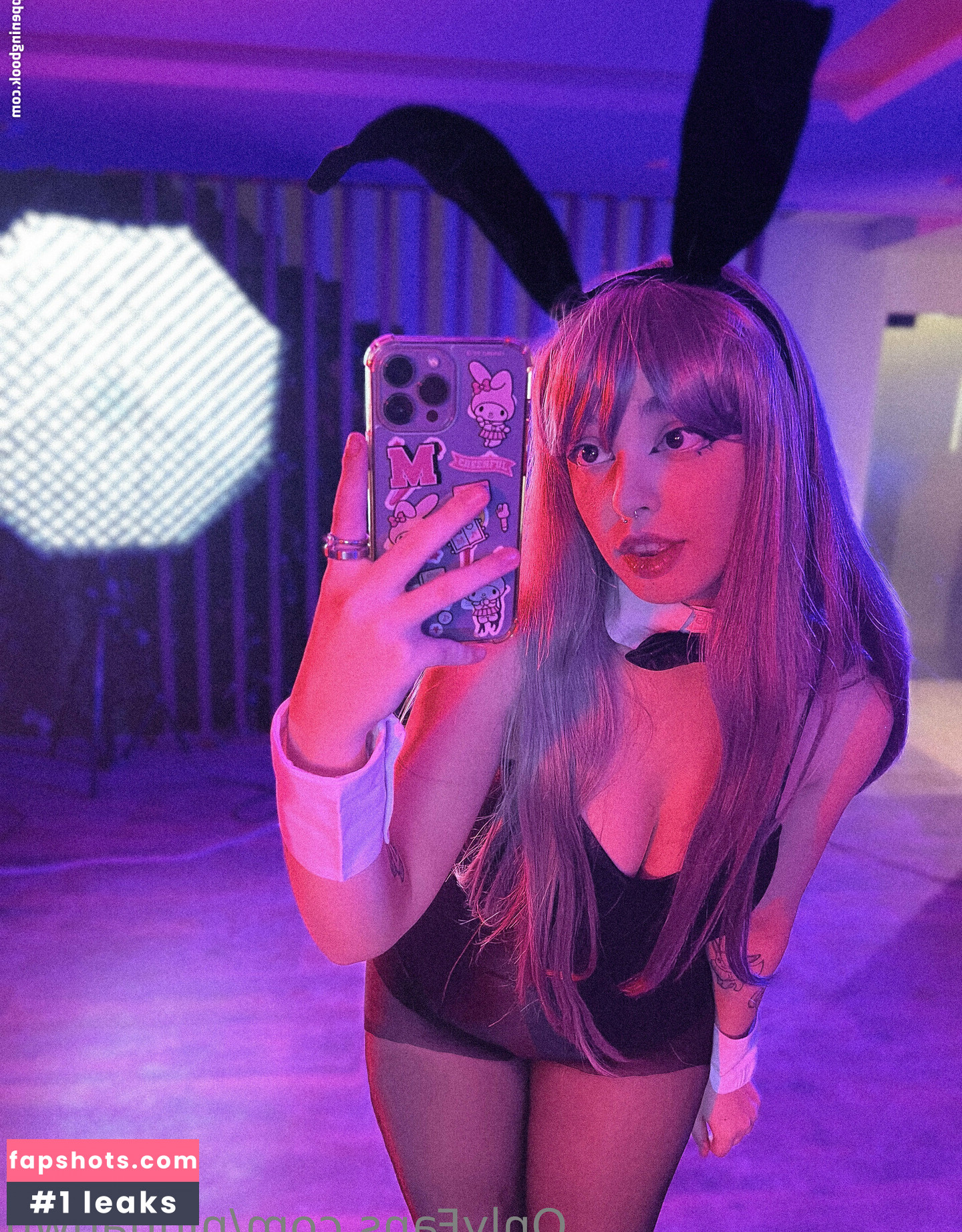 ninnauwu nude babe gallery