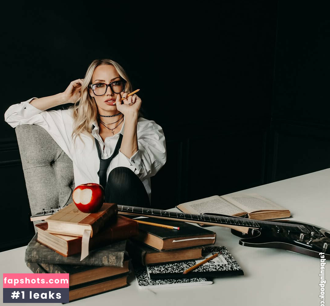 Nita Strauss Nude Leaks OnlyFans Photos #8 - Fapshots