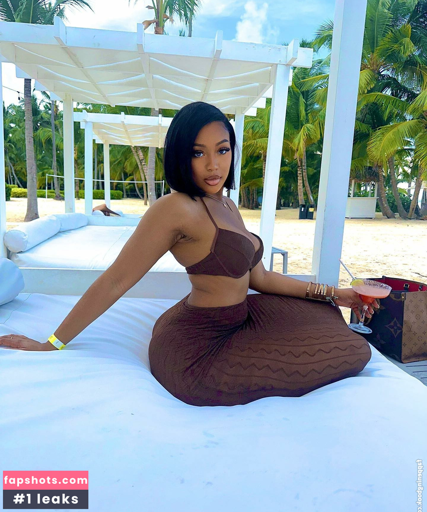 Nneka gallery photo #22