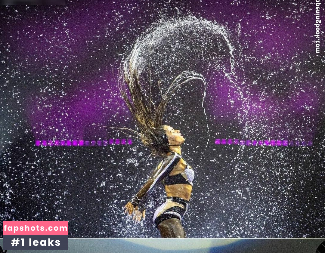 Noa Kirel gallery photo #17