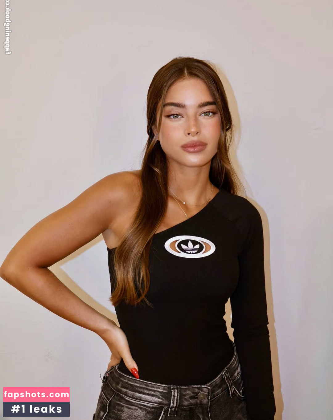 Noa Kirel gallery photo #4