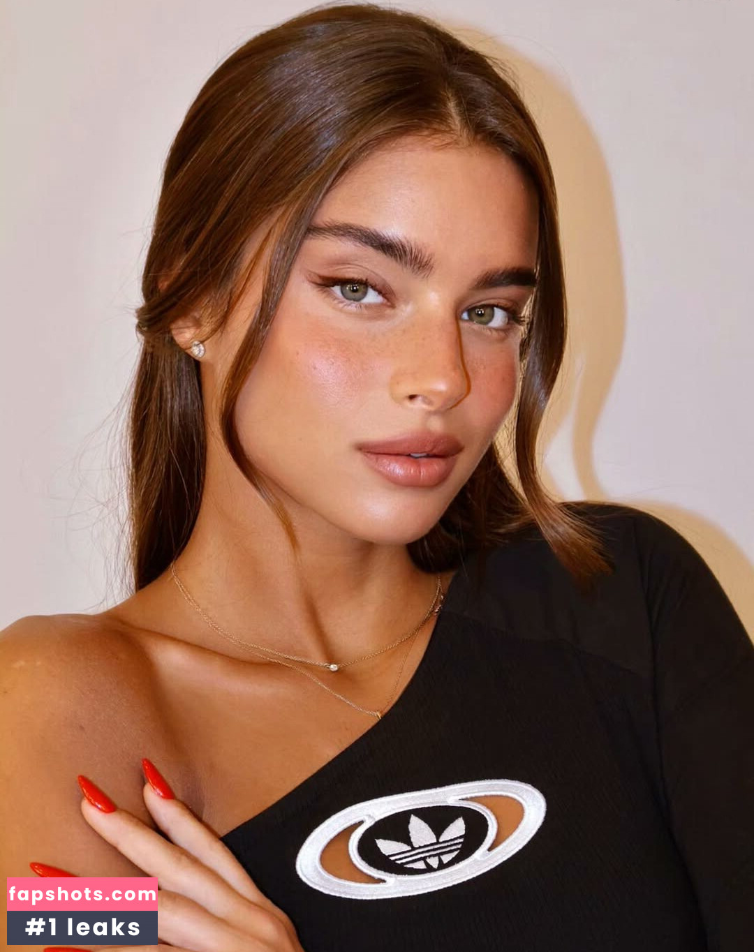 Noa Kirel gallery photo #5