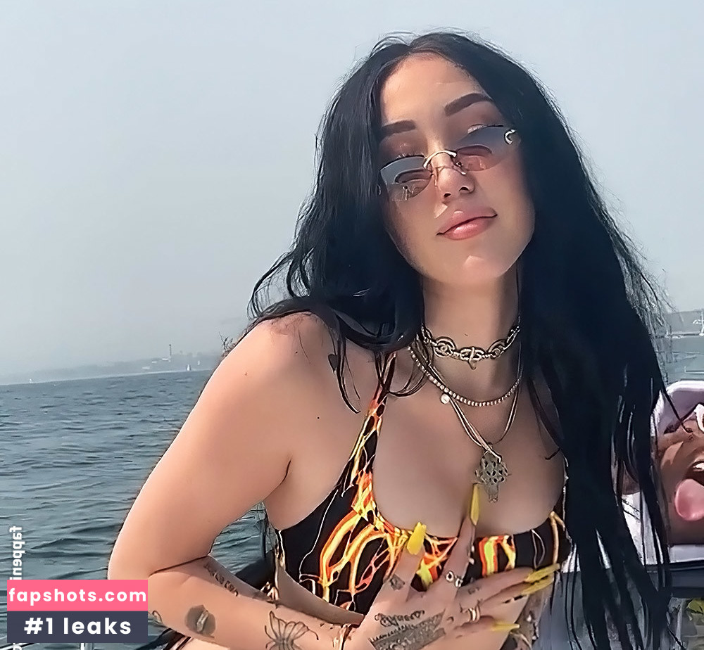 Noah Cyrus gallery photo #464