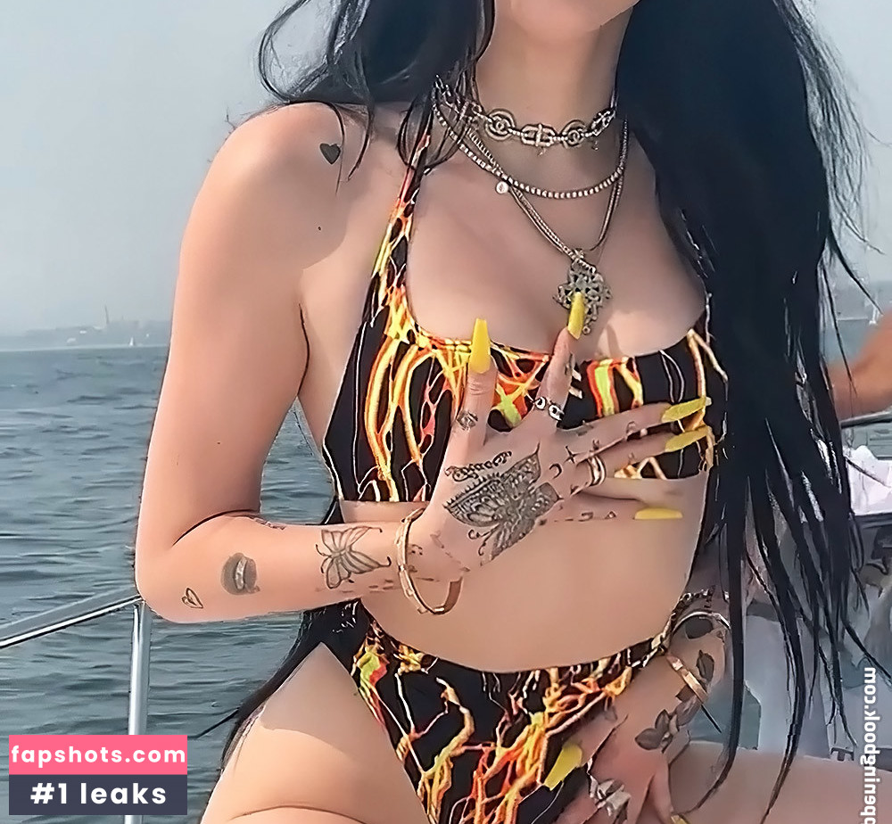 Noah Cyrus gallery photo #465