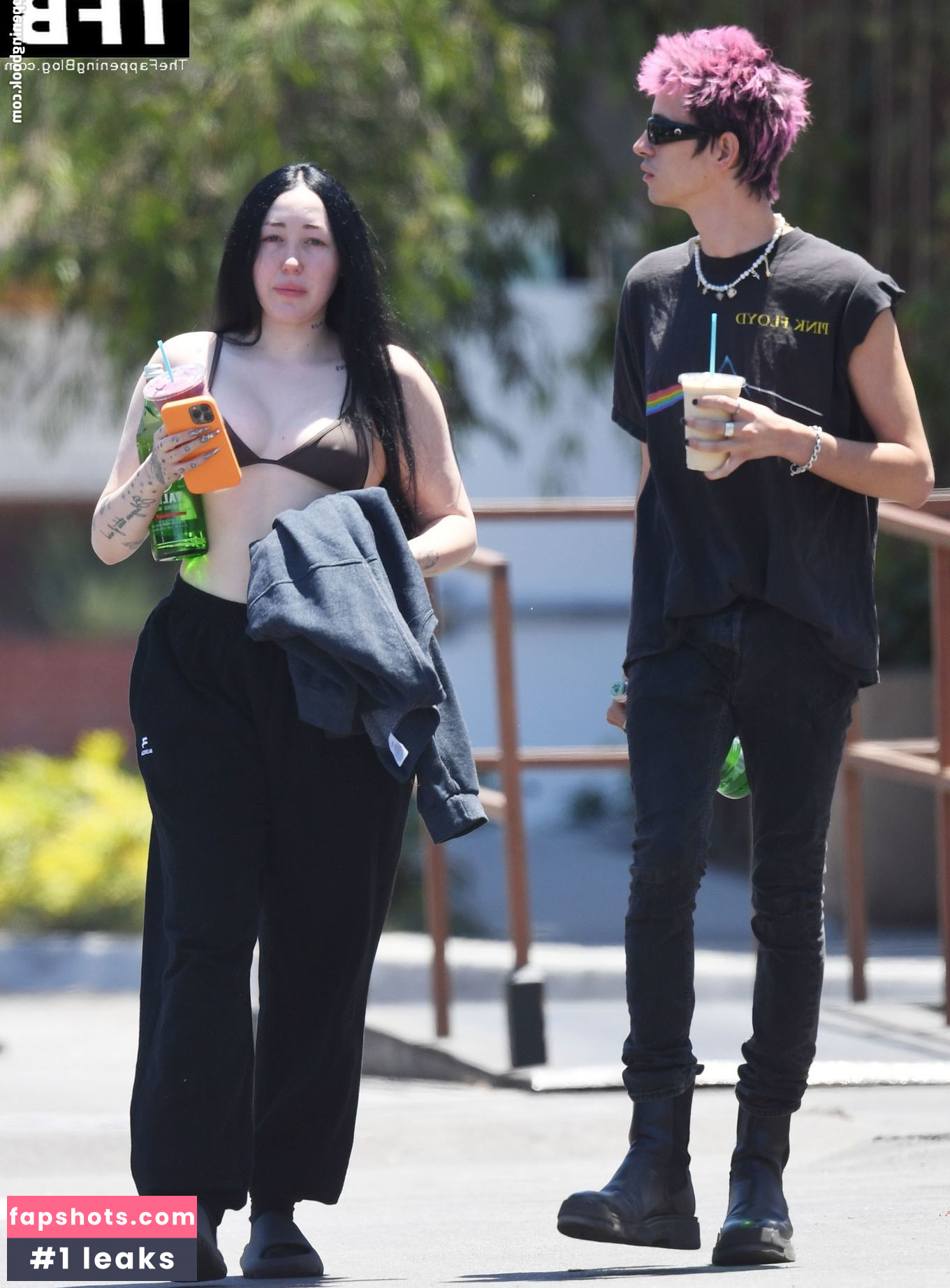 Noah Cyrus gallery photo #469