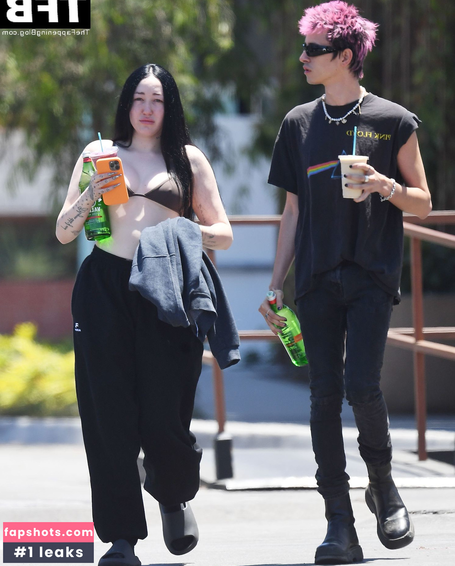 Noah Cyrus gallery photo #471