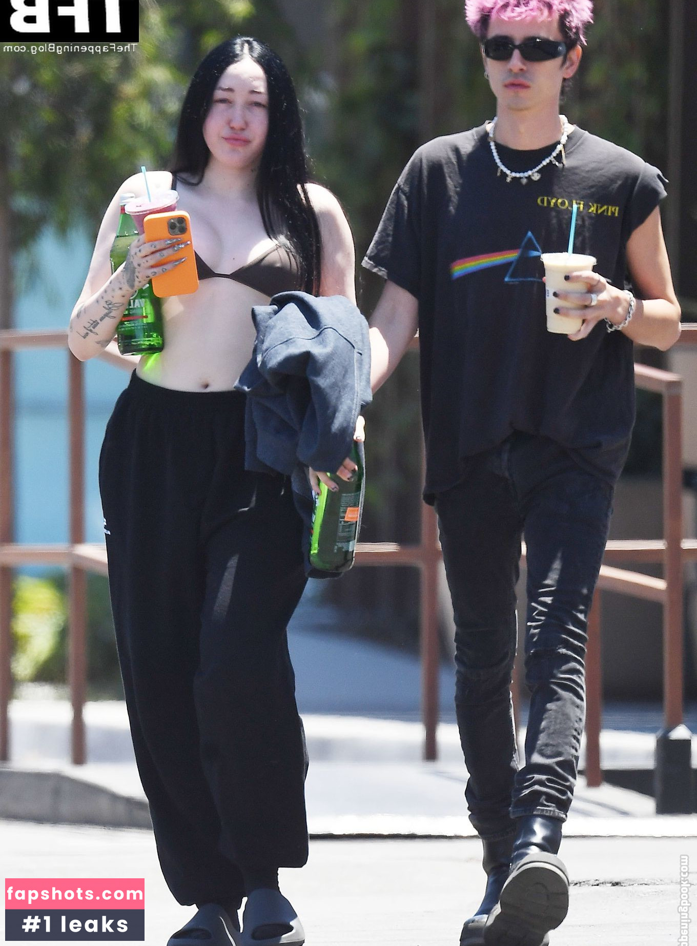 Noah Cyrus gallery photo #472