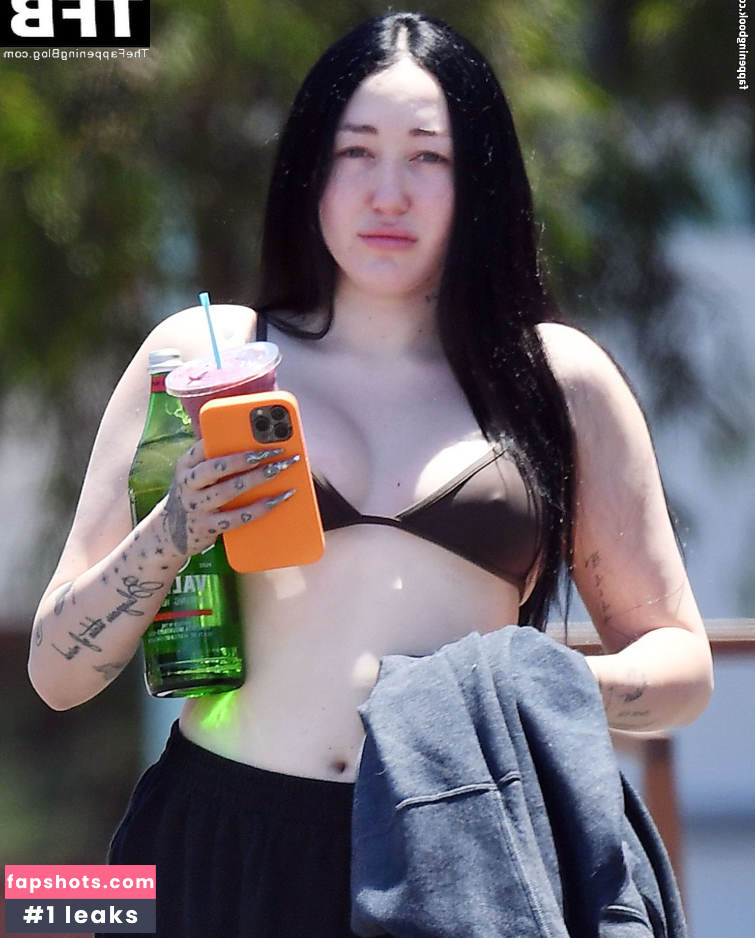 Noah Cyrus gallery photo #475