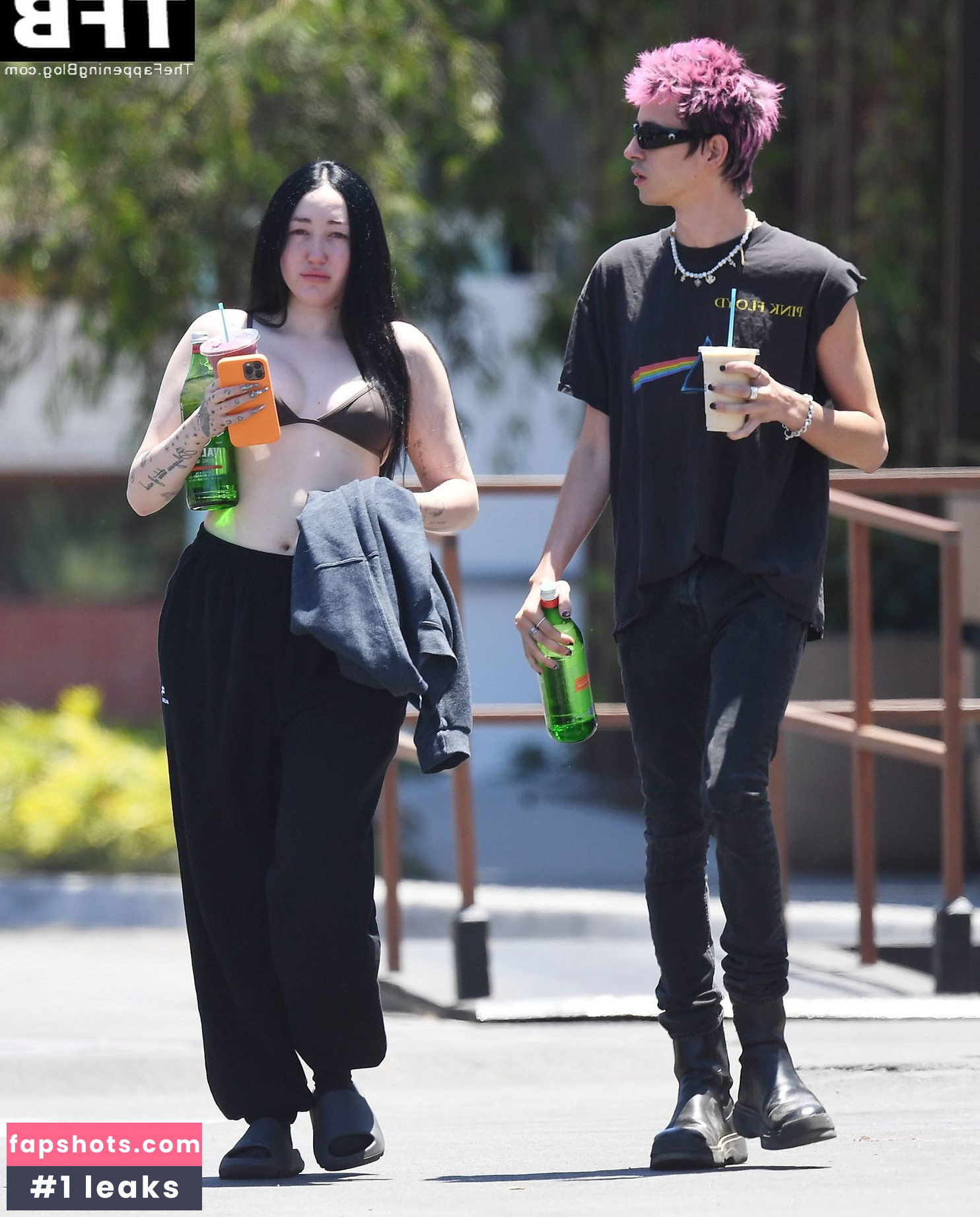 Noah Cyrus gallery photo #476