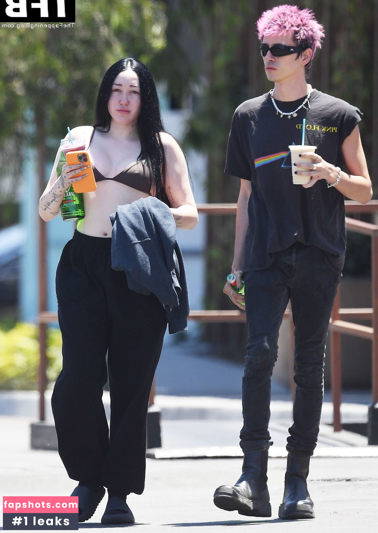 Noah Cyrus gallery photo #478